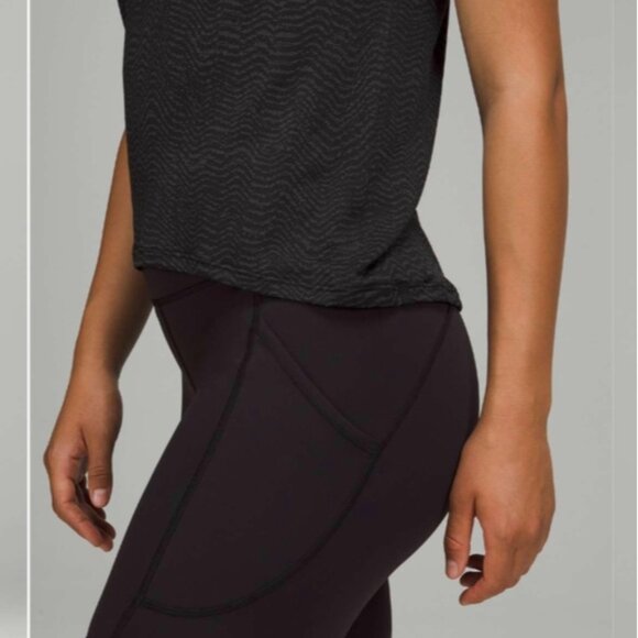 Lululemon Train to Be Seamless Short Sleeve T-Shirt Ripple Wave Blk / Graphite - Picture 5 of 9